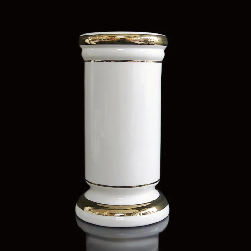 Mẫu ống hương sứ trắng viền vàng tinh tế mang lại cảm giác thanh tịnh và sạch sẽ