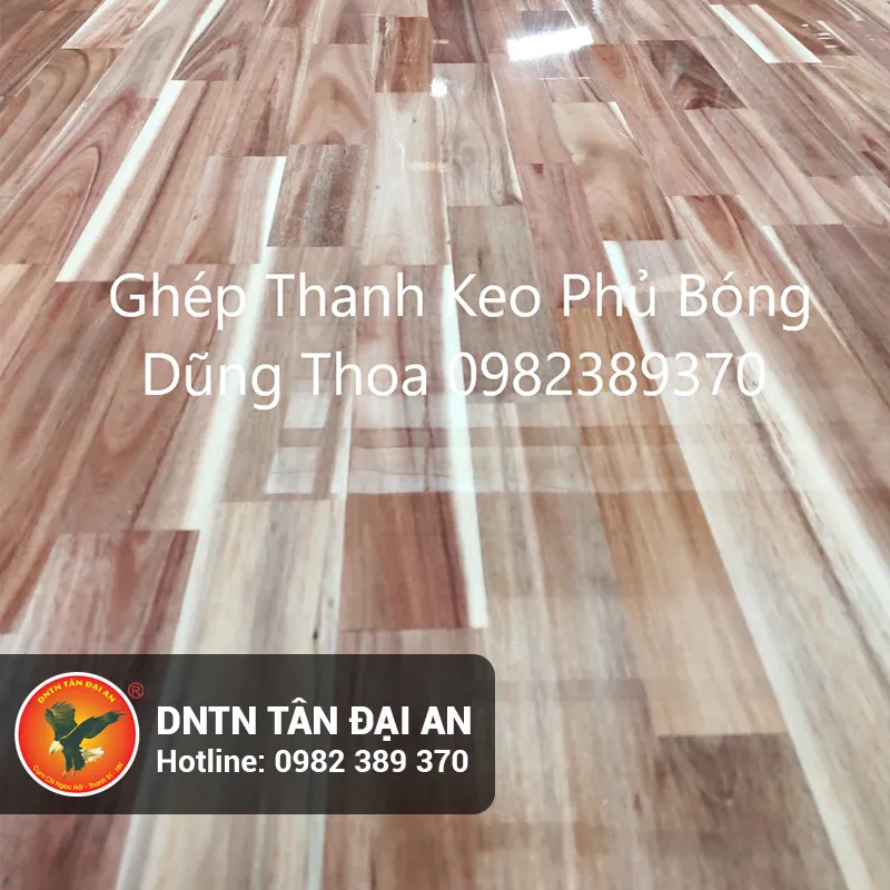 Gỗ keo ghép thanh phủ bóng với độ cứng vượt trội cho mặt bàn