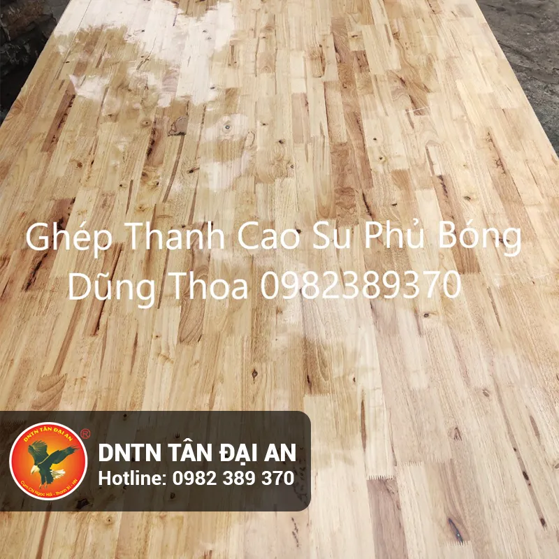 Mẫu gỗ ghép thanh cao su phủ bóng với vân gỗ tự nhiên sắc nét