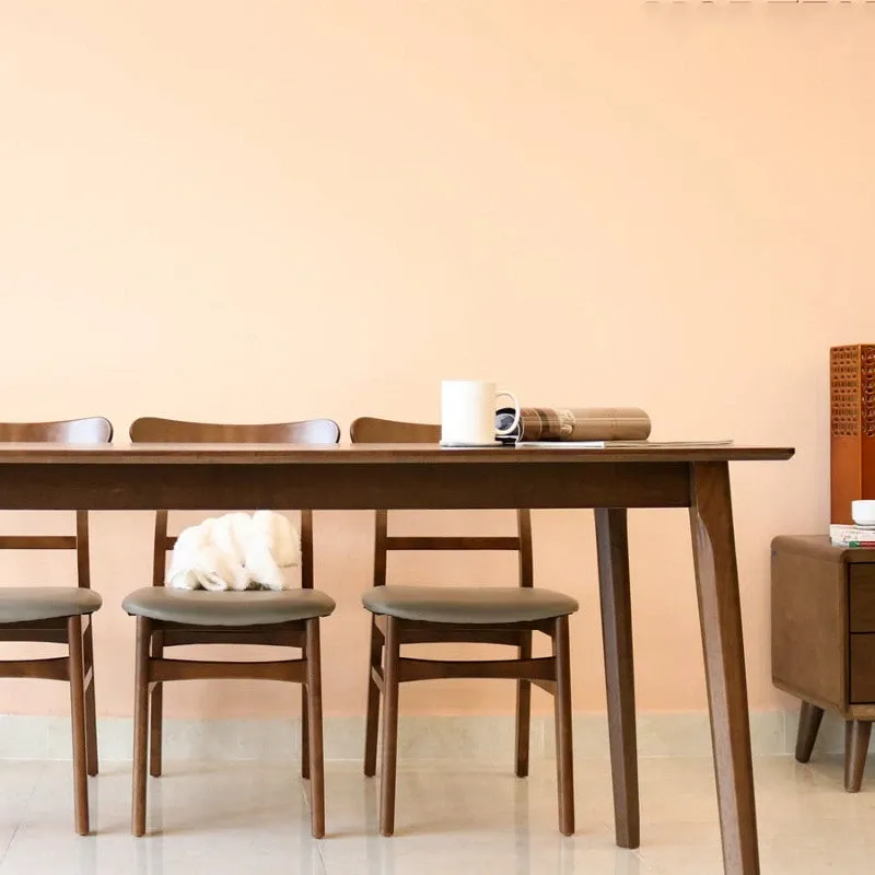 Bộ bàn ăn mango 4 ghế màu tự nhiên trong không gian phòng bếp hiện đại