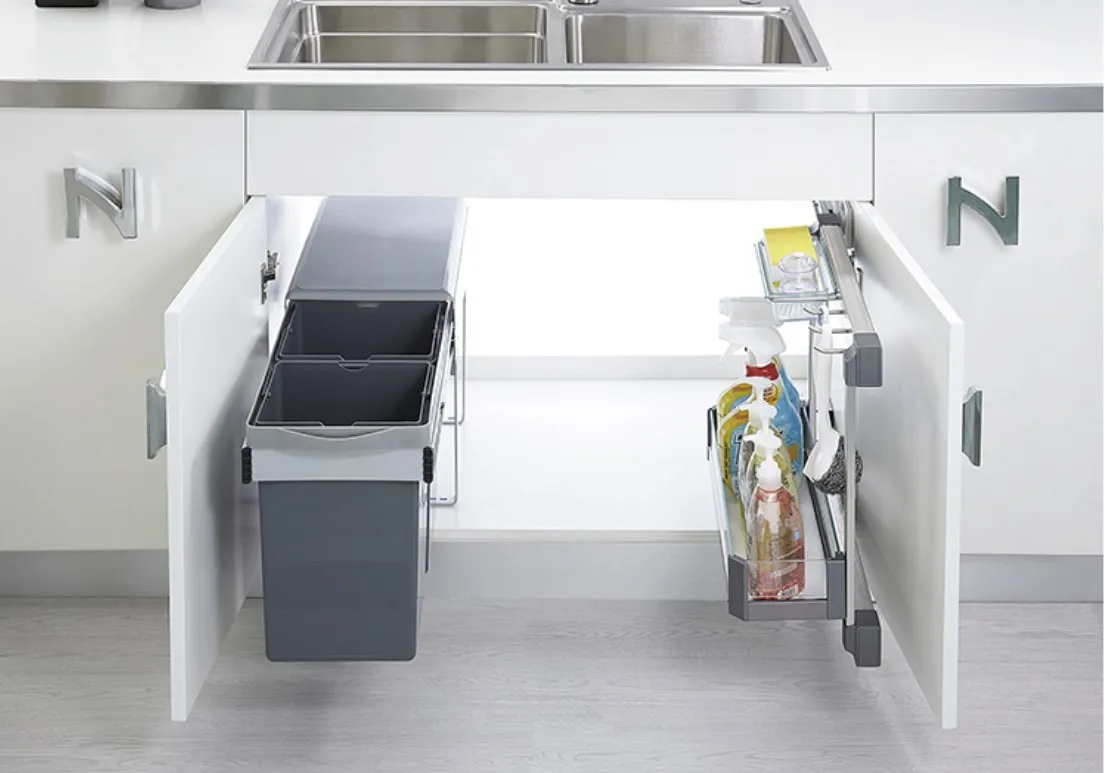Bố trí thùng rác tận dụng bên trong ngăn tủ bồn rửa