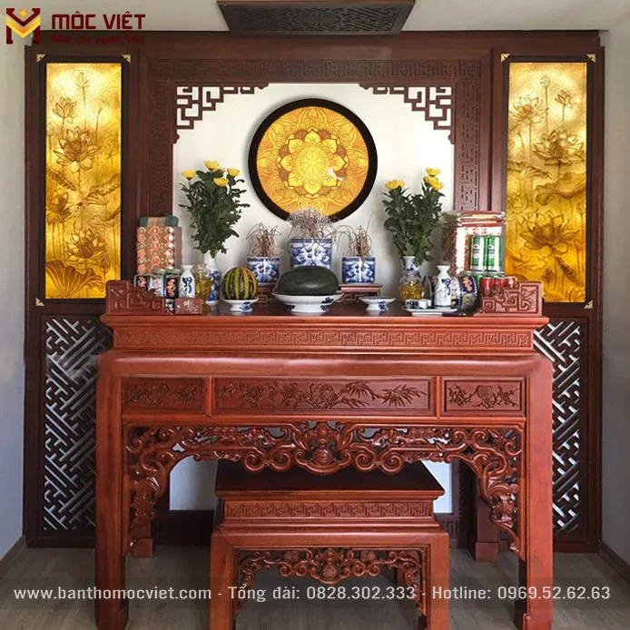 Mẫu bàn thờ gia tiên có hệ thống ốp lưng trang trí hiện đại chuẩn phong thủy