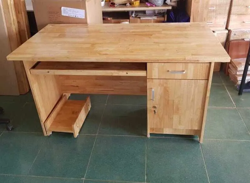 Mẫu bàn máy tính gỗ tự nhiên loại đơn giản, thiết kế hiện đại