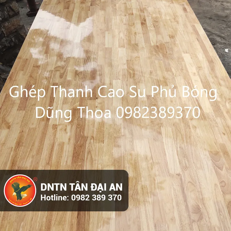 Tấm ván gỗ cao su ghép thanh được phủ lớp keo bóng gương mịn màng