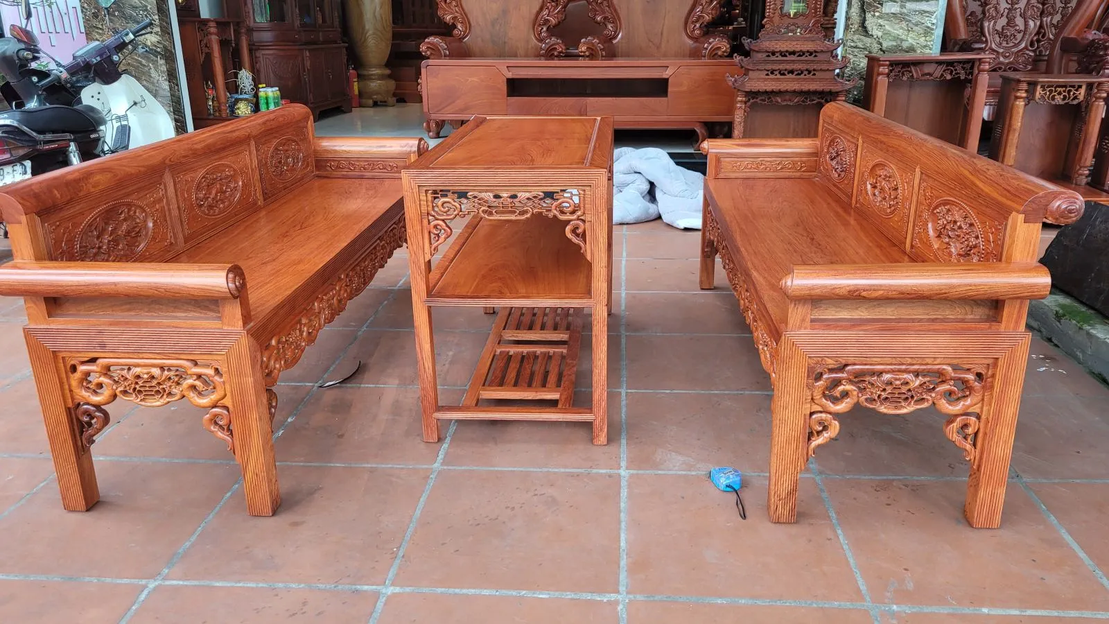 mẫu bộ bàn ghế tràng kỷ gỗ gụ-hương đá bán chạy nhất hiện nay