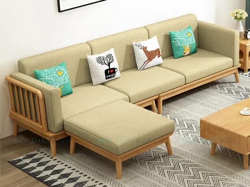 Sofa góc màu kem nhạt, thiết kế đơn giản, tối ưu không gian nhỏ
