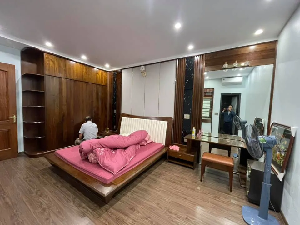 Nội thất phòng ăn: Bàn ghế gỗ tự nhiên