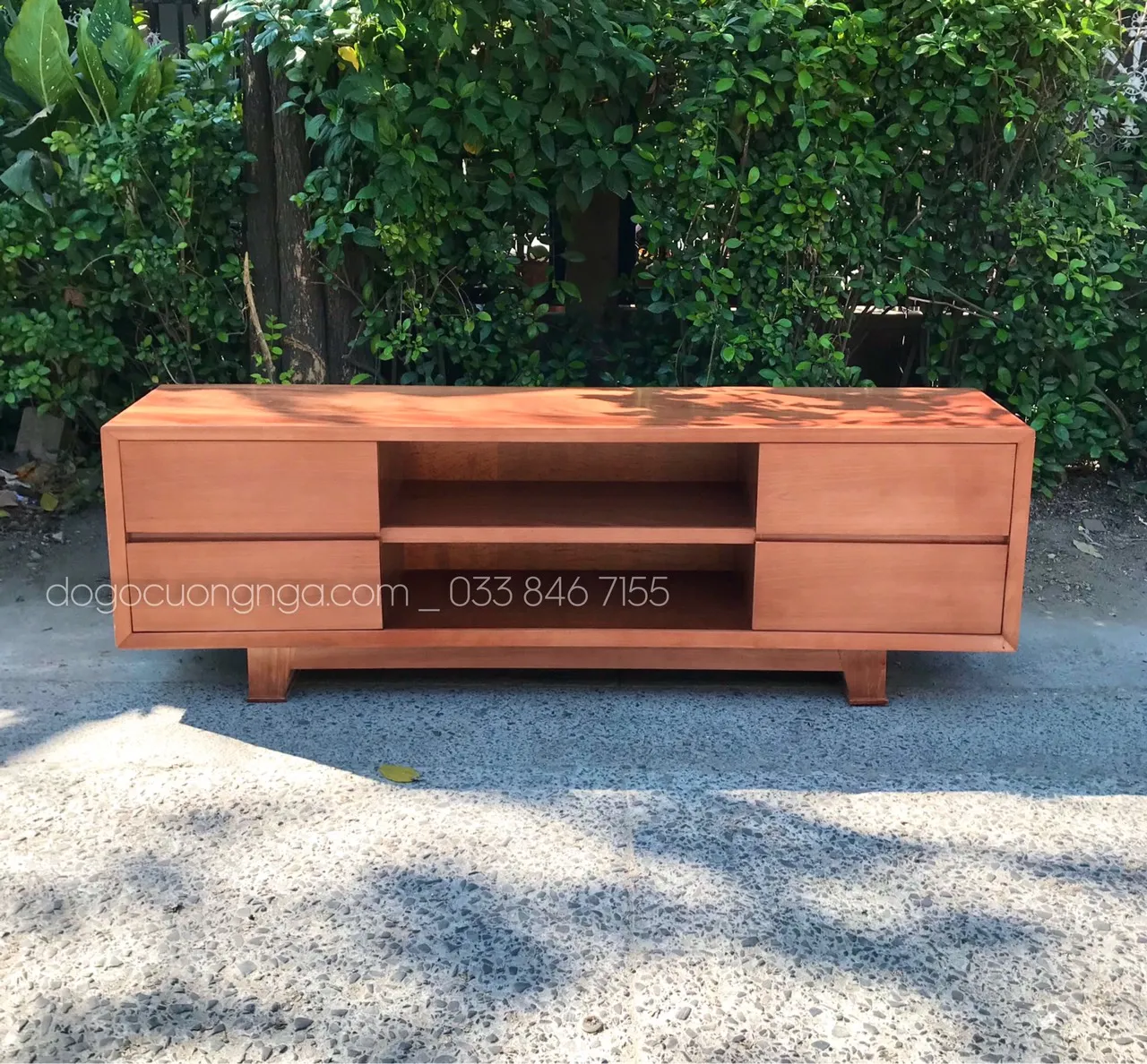 Kệ tivi gỗ xoan đào kiểu hiện đại, tối ưu hóa không gian sống với đồ gỗ tự nhiên giá rẻ