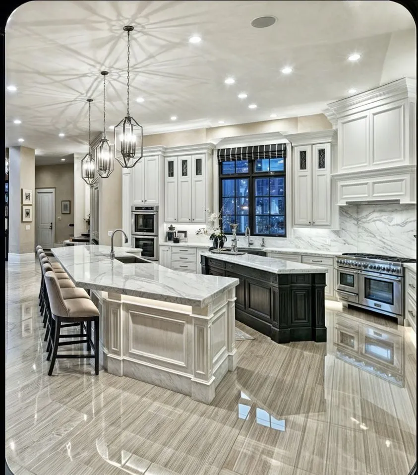 Cánh tủ bếp tân cổ điển màu trắng ngà sang trọng