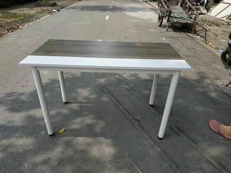 Bàn làm việc giá rẻ hồ chí minh thiết kế chân sắt ống tròn