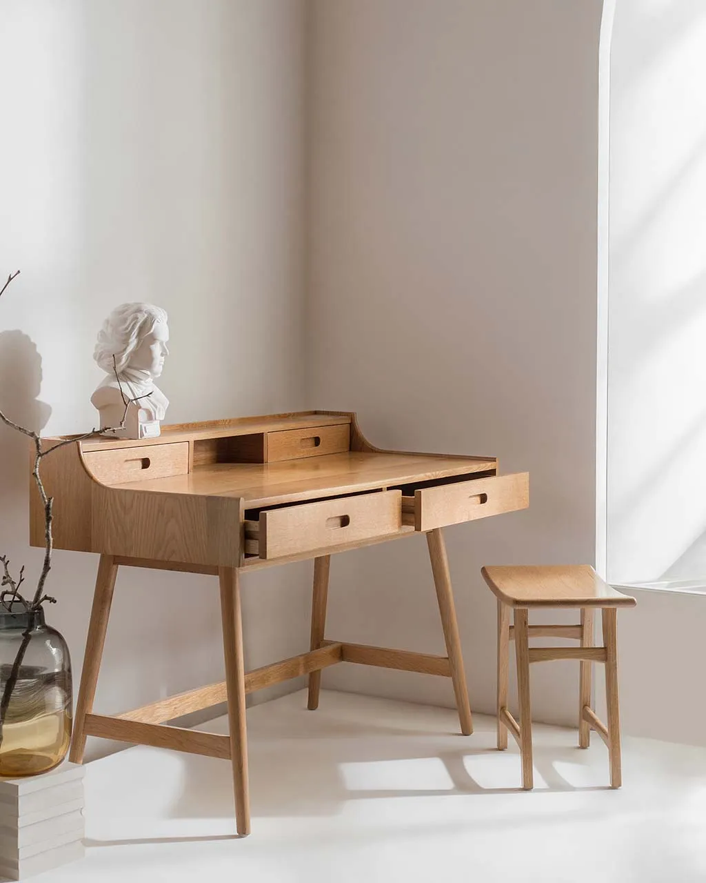 Đa năng làm bàn trang điểm