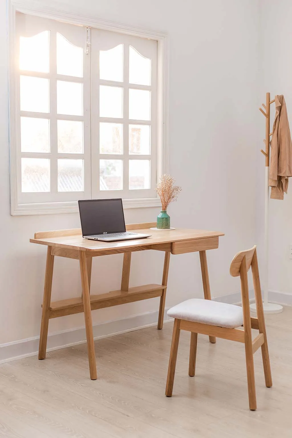 Bàn học TARO gỗ sồi với hệ thống hộc tủ thông minh