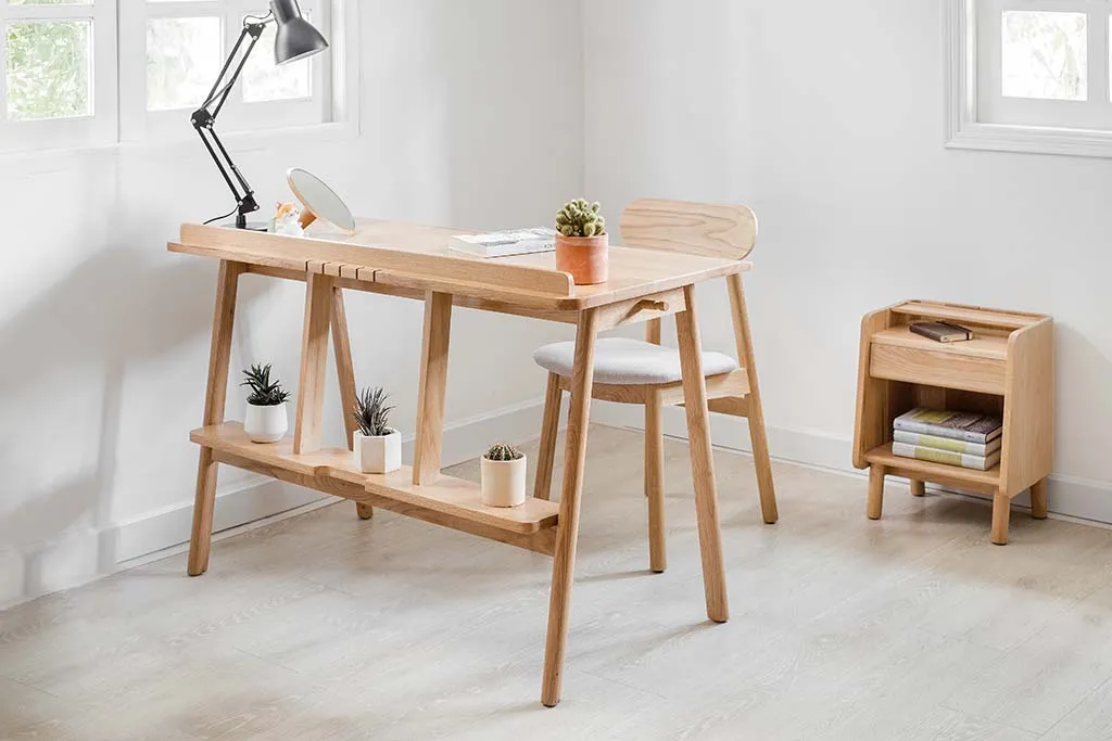 Chi tiết hộc tủ và móc treo túi tiện lợi