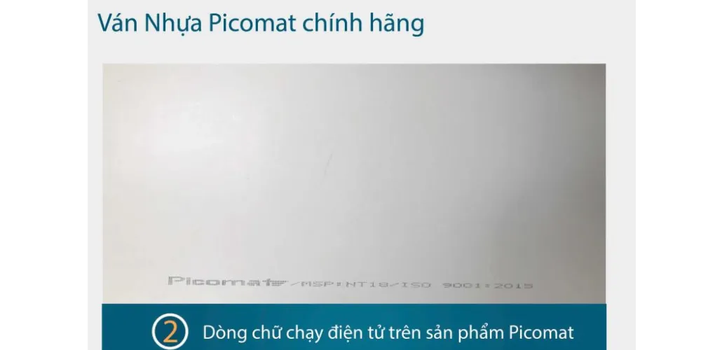 Dòng chữ điện tử in trên mặt sau ván Picomat