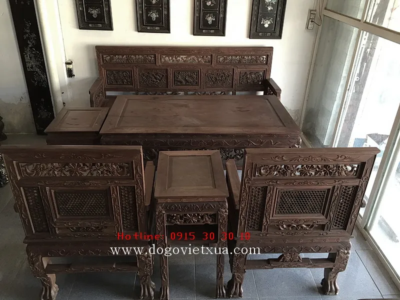 Ảnh chụp cận cảnh các đường vân và màu sắc đặc trưng của gỗ lim