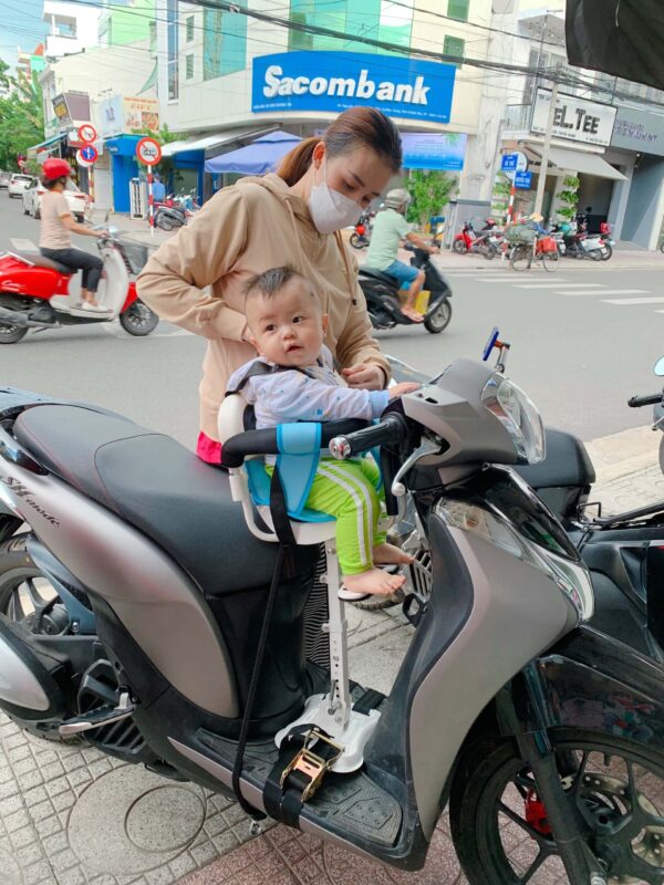 Ghế Ngồi Xe Máy Cho Bé 2 Tuổi: Giải Pháp An Toàn Tuyệt Đối Cho Dòng Xe Thể Thao
