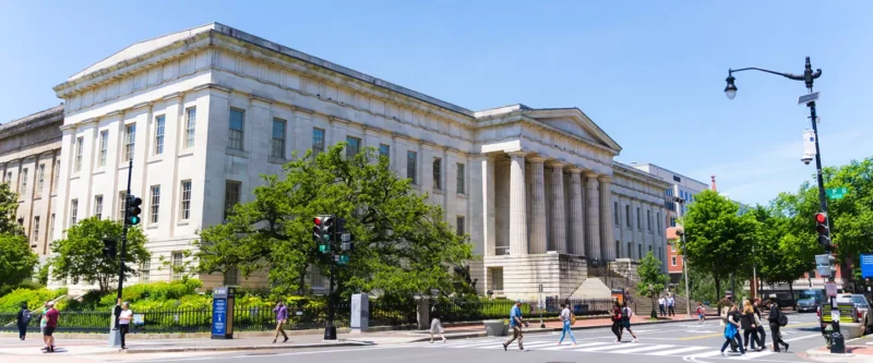 Các Mẫu Bàn Ăn Đẹp Bằng Gỗ Tự Nhiên Xu Hướng 2024: Phân Tích Chuyên Sâu Về Chất Liệu Và Thiết Kế