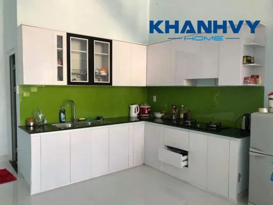 Tủ bếp nhôm kính giả vân gỗ