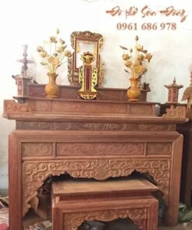 Án gian thờ tam cấp gỗ gụ chạm hoa văn tinh xảo