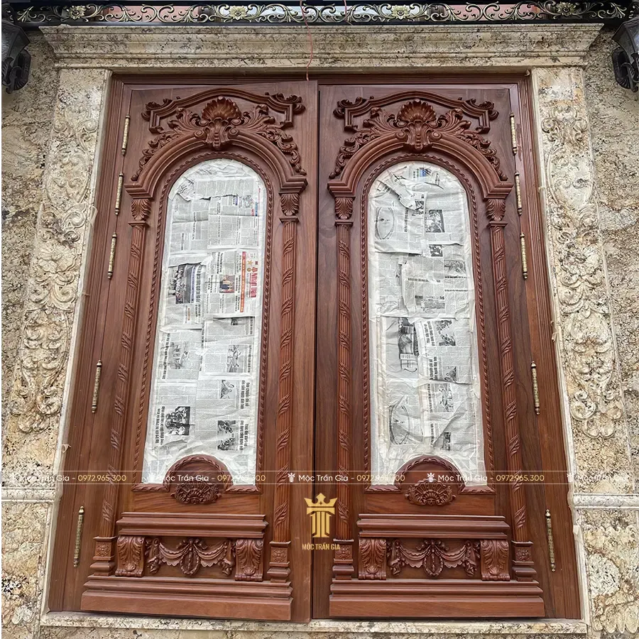 Mẫu cửa gỗ đại sảnh 2 cánh tân cổ điển xu hướng mới