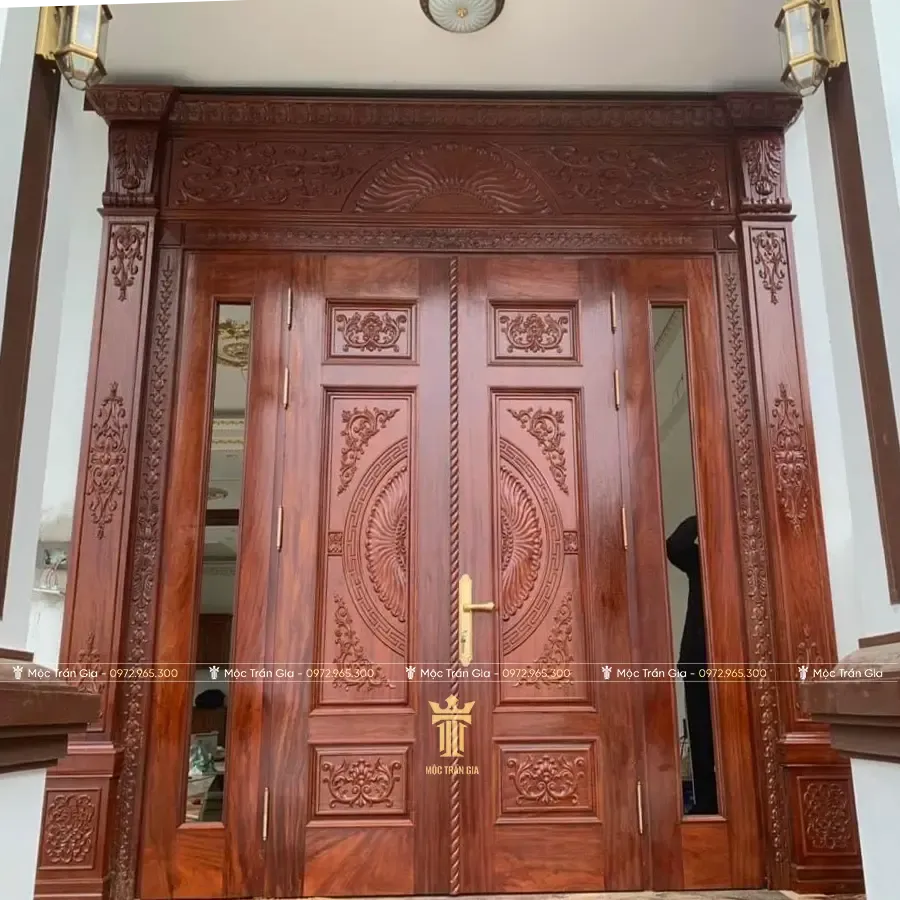 Quy trình hoàn thiện bề mặt cửa gỗ tân cổ điển cao cấp