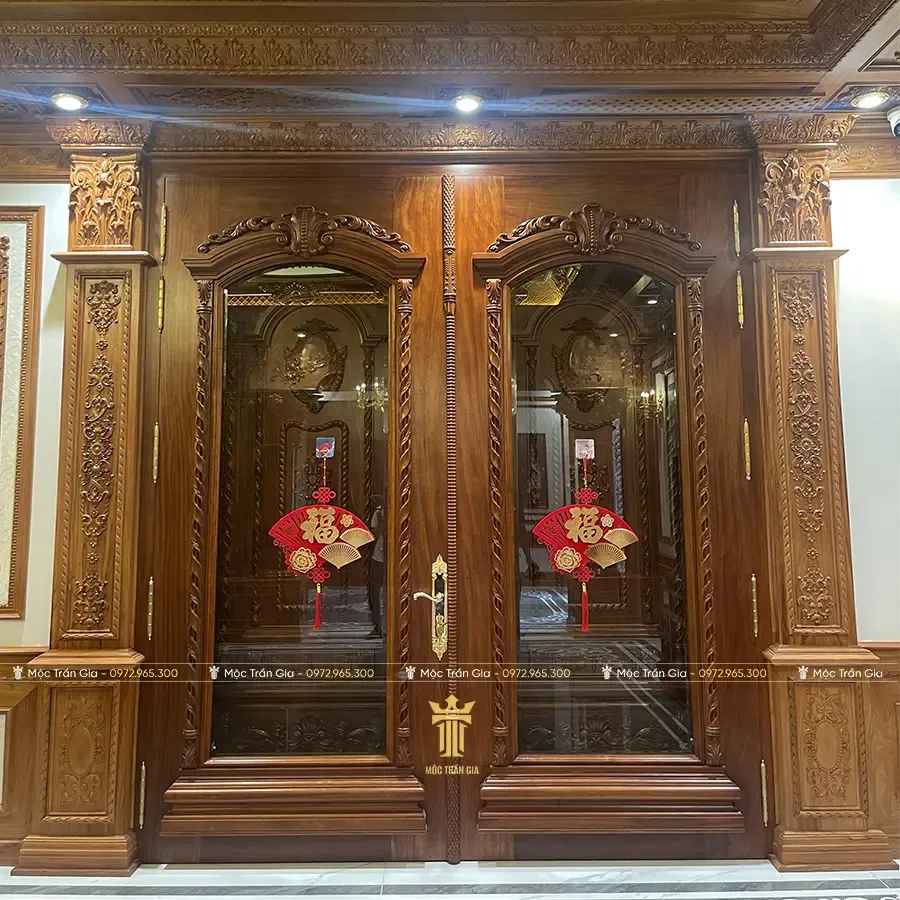 Mẫu cửa gỗ đại sảnh tân cổ điển chuẩn kích thước phong thủy