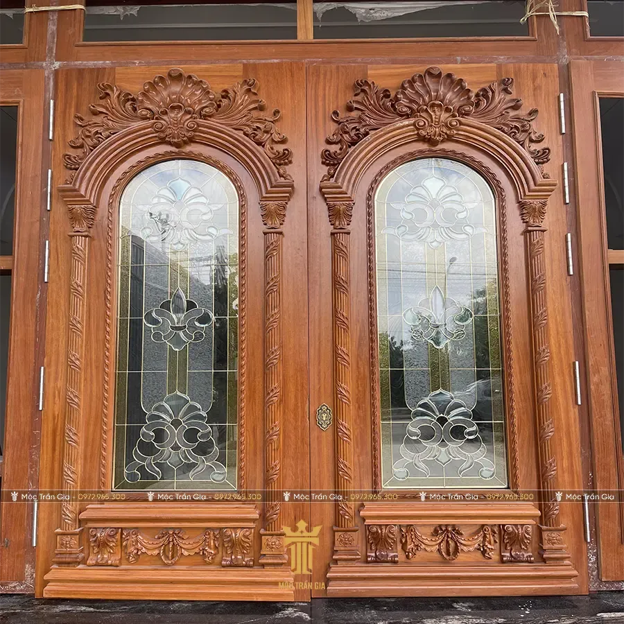 Mẫu cửa đại sảnh gỗ thiết kế tinh tế