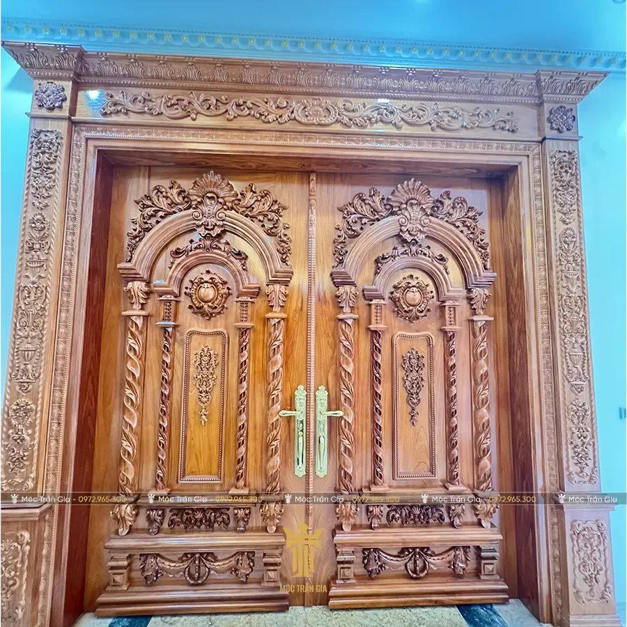 Cửa gỗ tân cổ điển 4 cánh cho mặt tiền biệt thự