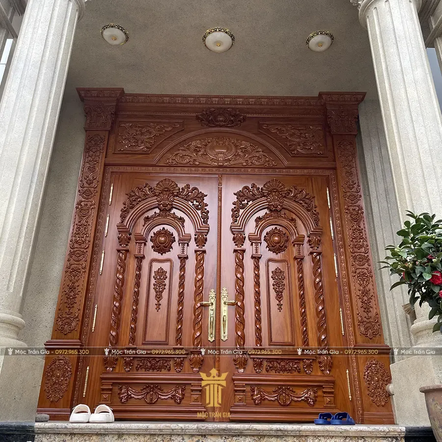 Thiết kế cửa chính biệt thự phong cách tân cổ điển