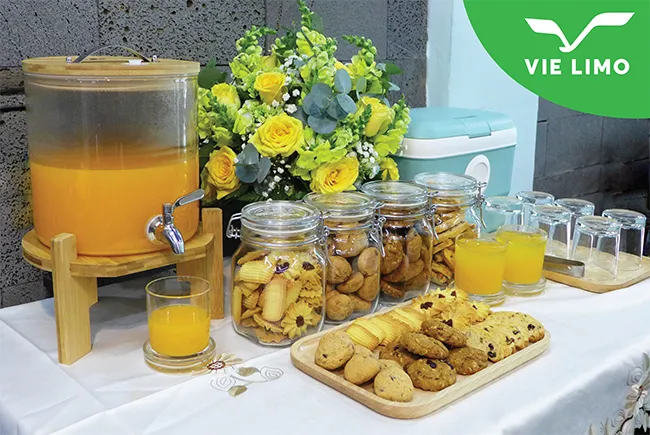 Quầy teabreak tự chọn với các loại bánh cookie, biscotti thơm ngon và đầy dinh dưỡng