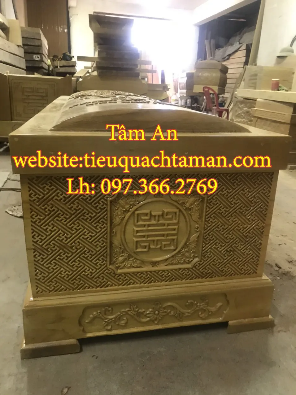Áo quan gỗ vàng tâm