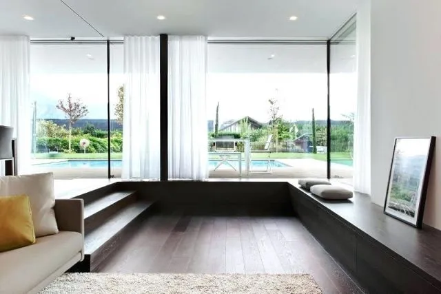 Bậc tam cấp có tay vịn an toàn