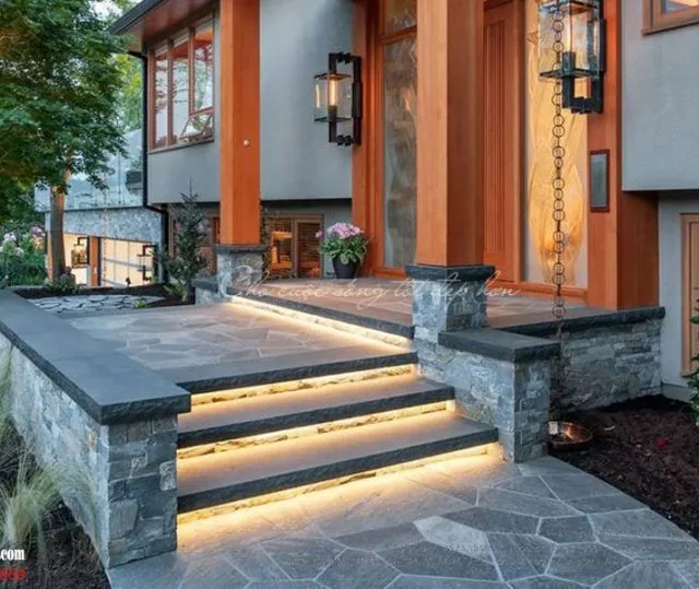 Bậc tam cấp phòng khách với thiết kế tối giản