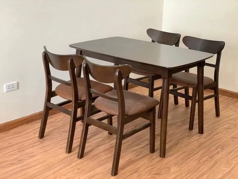 Bộ bàn ăn 4 ghế phong cách Mango với nệm bọc da PU cao cấp