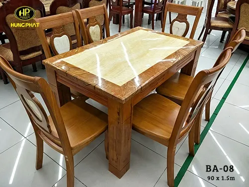 Giá thành bàn ăn phụ thuộc vào chất liệu gỗ và độ tinh xảo của hoa văn