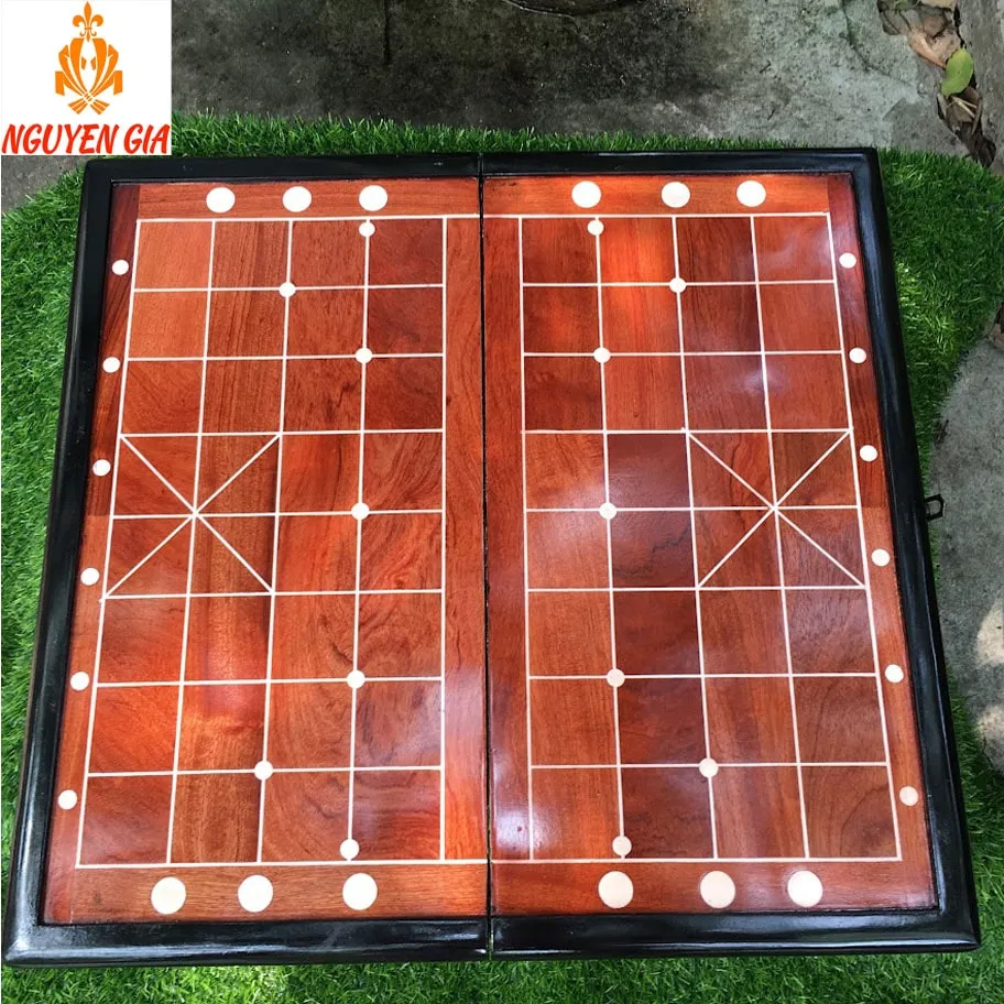 Bàn cờ tướng gỗ hương kiểu gấp gọn tiện lợi cho việc di chuyển