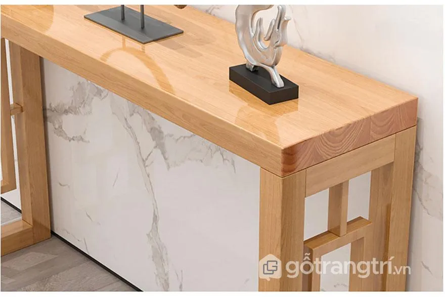 Mặt bàn console gỗ tự nhiên, tạo cảm giác ấm cúng cho không gian nội thất