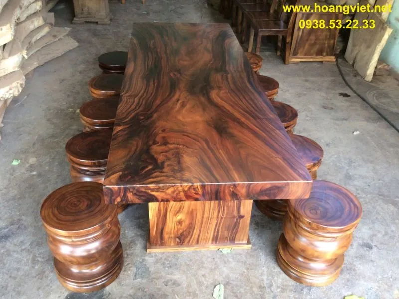 Bàn dài gỗ me tây nguyên khối