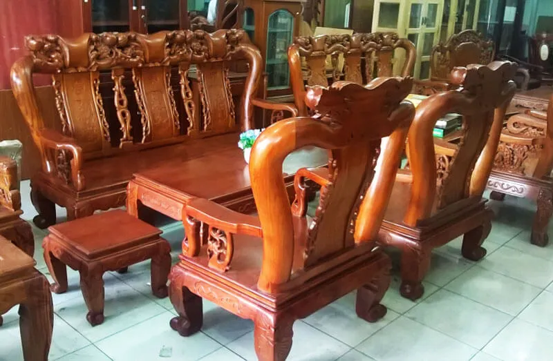 Bộ bàn ghế gỗ gõ tay 10 với hoa văn mang ý nghĩa phong thủy