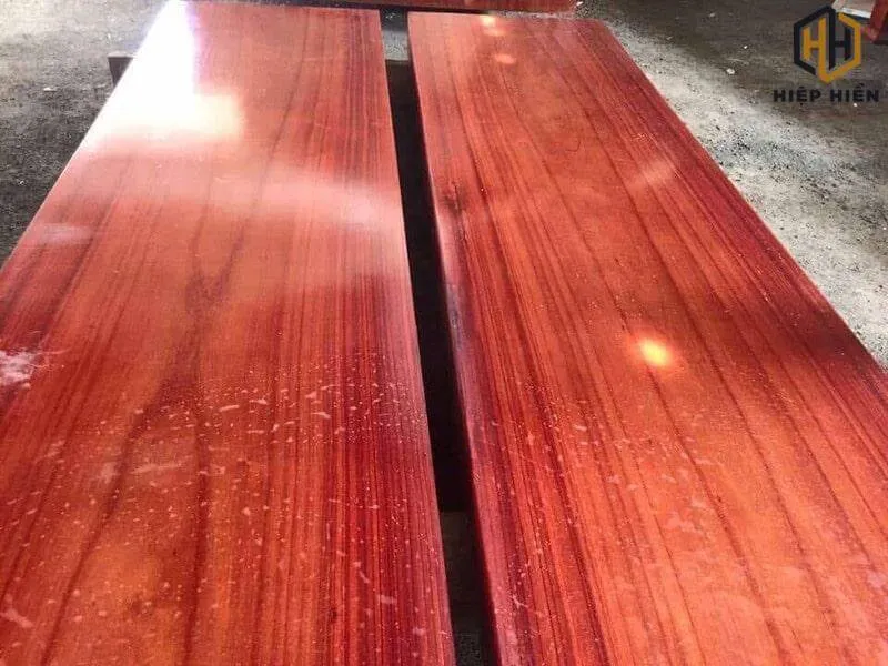 Tuyển chọn chất liệu gỗ hương Nam Phi làm bàn ghế