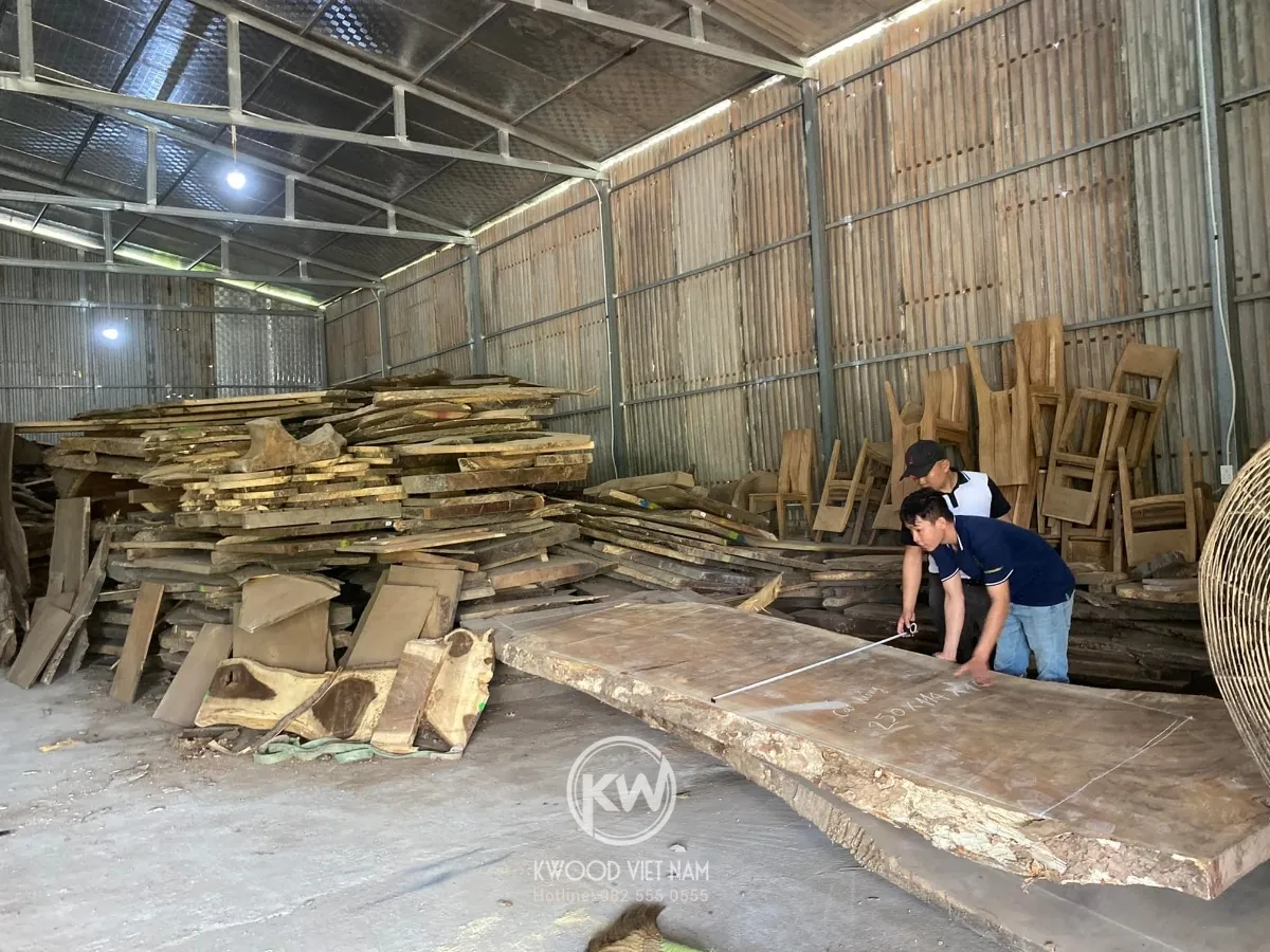 Xưởng sản xuất bộ bàn ghế gỗ me tây nguyên tấm