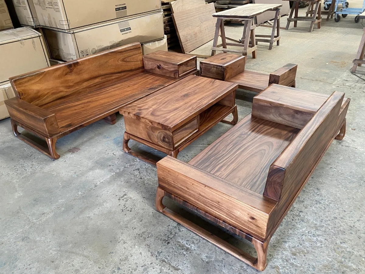 Bộ bàn ghế gỗ me tây tự nhiên, chân sắt hiện đại