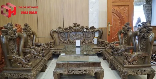 Bộ bàn ghế gỗ giá 50 triệu mang vẻ đẹp tự nhiên và bền vững cho phòng khách