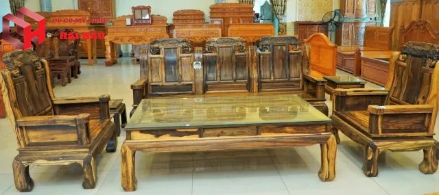 Kinh nghiệm chọn mua bàn ghế gỗ phòng khách dưới 50 triệu: xác định nơi đặt, chất liệu, kiểu dáng và tìm đơn vị sản xuất uy tín