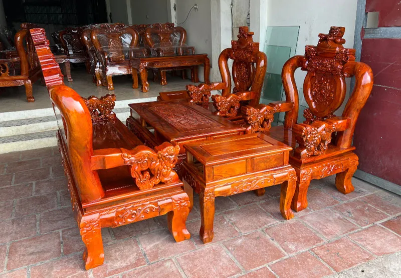Bộ salon gỗ xà cừ tay 12 chạm nghê hạt uy quyền và sang trọng