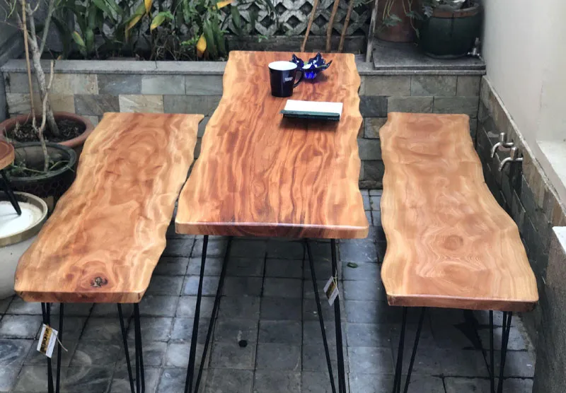 Bộ bàn ghế K3 gỗ xà cừ nguyên khối dài 2m6 với vân gỗ tự nhiên sắc nét