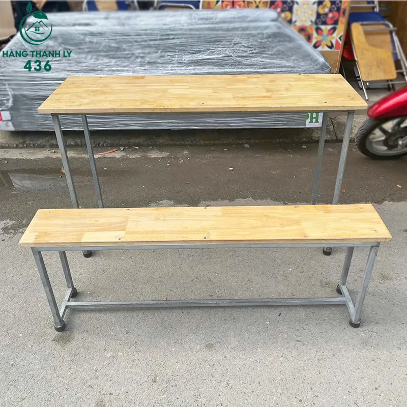 Bàn học sinh cũ mặt gỗ khung kim loại thiết kế hiện đại, bền đẹp