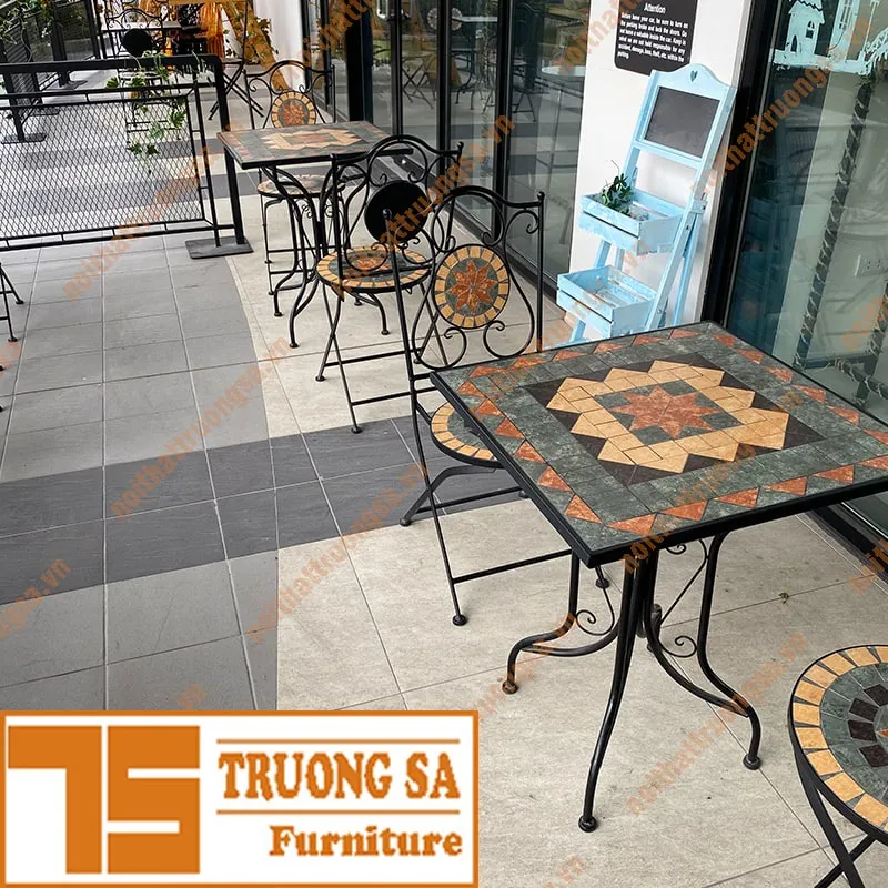 Bộ bàn ghế sắt mỹ thuật với họa tiết Mosaic trang nhã