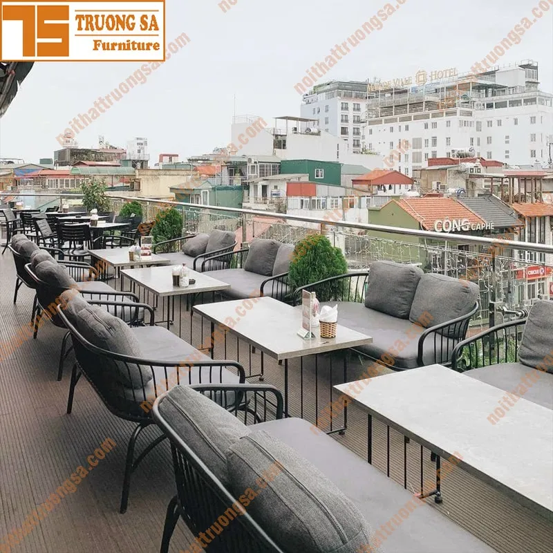 Bộ bàn ghế sắt ngoài trời màu đen kiểu dáng cổ điển chống chịu thời tiết