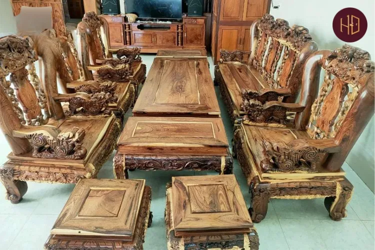 Bộ bàn ghế gỗ cẩm lai với vân gỗ tự nhiên độc đáo, thiết kế tối giản, hiện đại